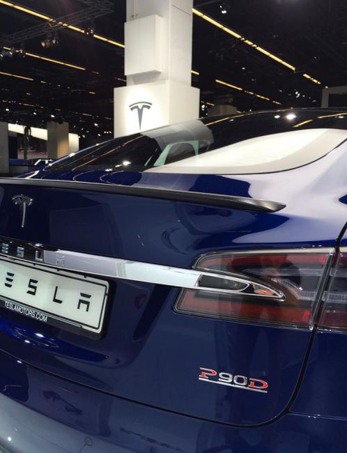 Frankfurt přivítá Tesla Model S 90D a ukázku Ludicrous Mode