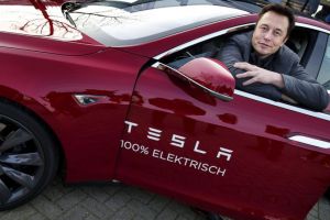 Proč by se Elon Musk měl stáhnout z Tesly