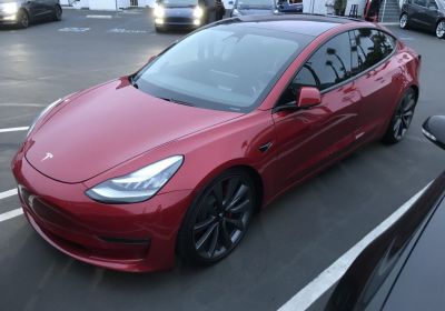 Tesla odhalila informace o nových verzích Modelu 3 s dvojicí motorů a pohonem všech čtyř kol