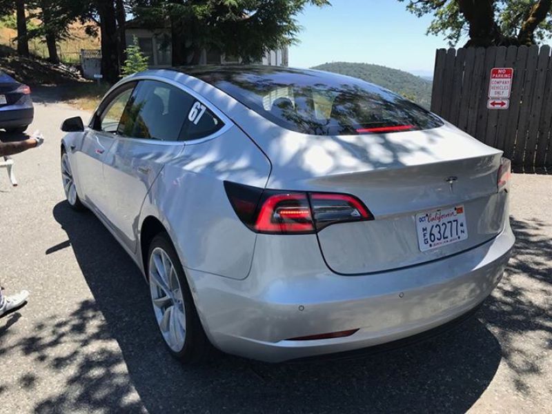 Tesla Model 3: nové fotky interiéru