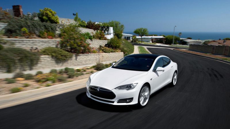 Tesla válcuje trh s auty